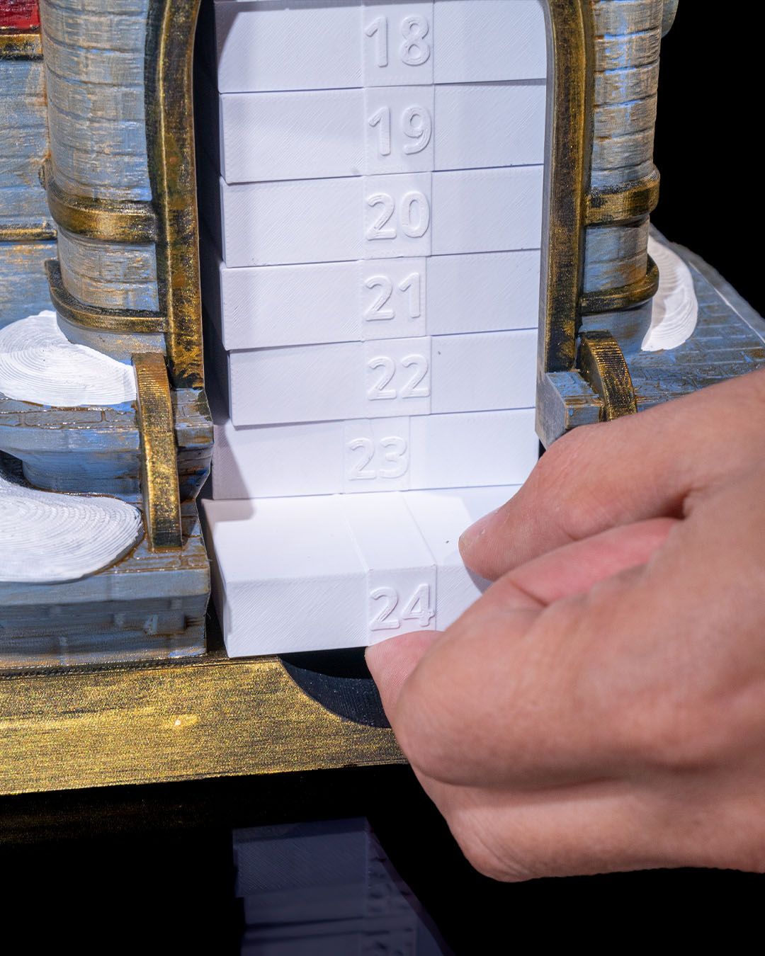 Gift-Maker Countdown Tower