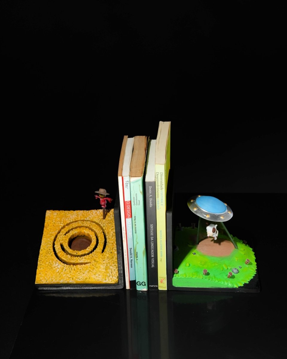 Alien Invasion Bookend - The Phynagrin Show