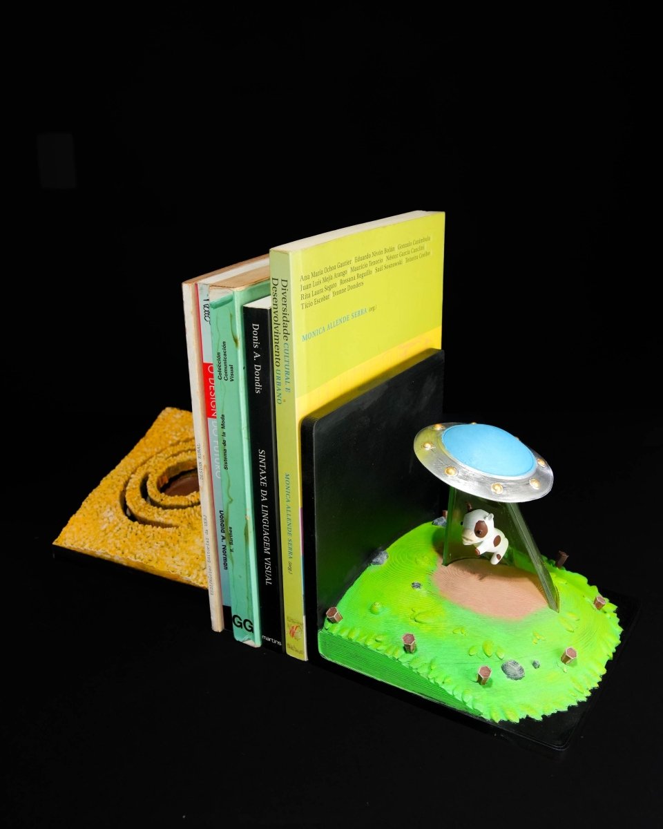 Alien Invasion Bookend - The Phynagrin Show