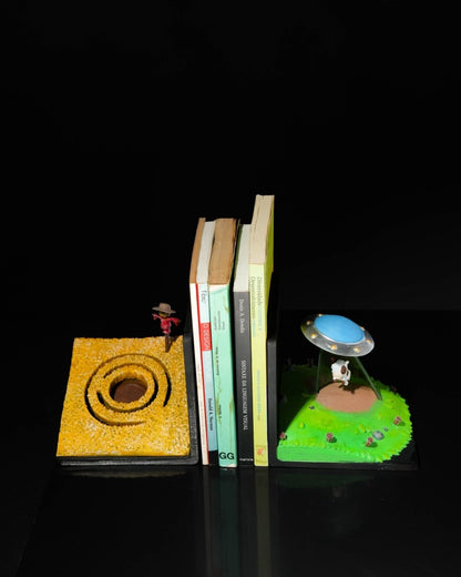 Alien Invasion Bookend - The Phynagrin Show