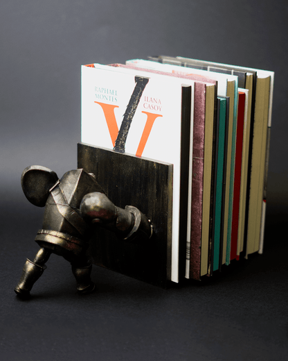 Knights Bookend - The Phynagrin Show